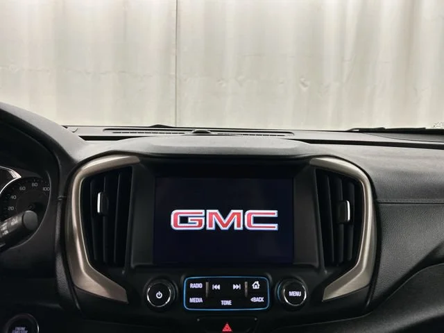 Used 2018 RED QUARTZ TINTCOAT GMC Denali image 9