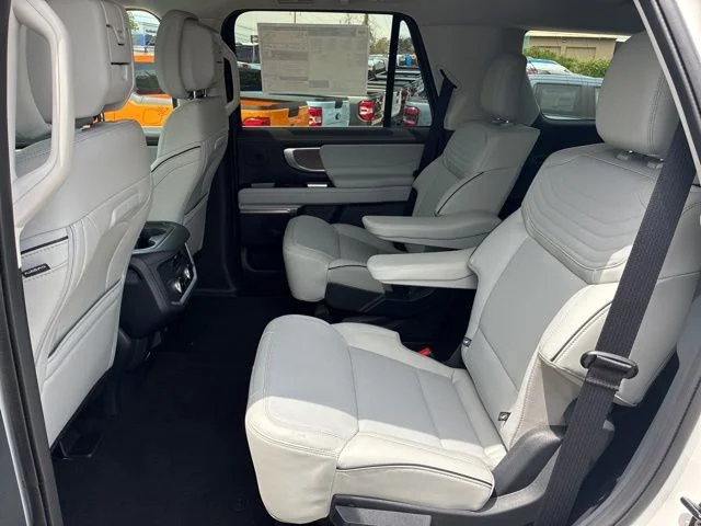 New 2026 Star White Metallic Tri-Coat Ford Platinum® image 24