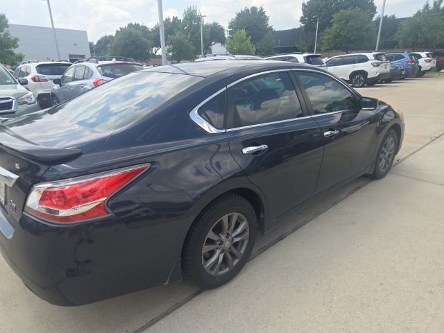 Used 2015  Nissan 2.5 S image 3