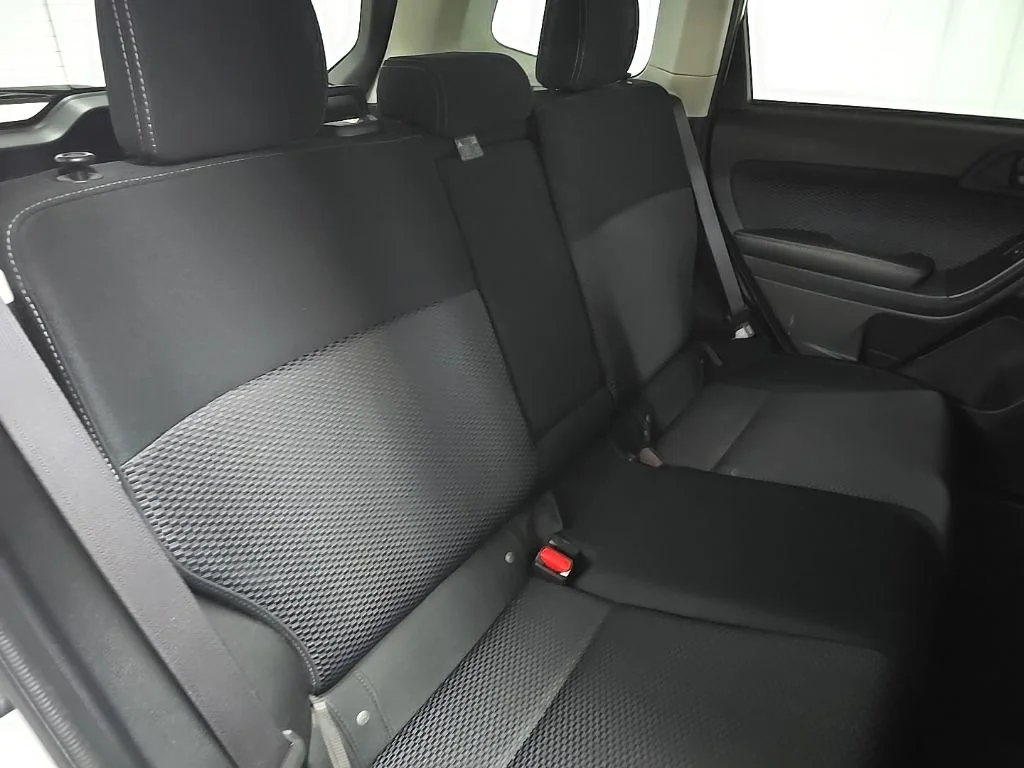 Used 2018 Ice Silver Metallic Subaru 2.5i Premium image 17