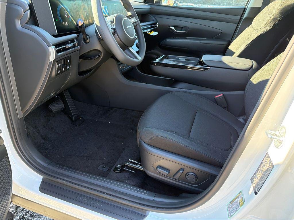 New 2026 White Hyundai SEL AWD image 9