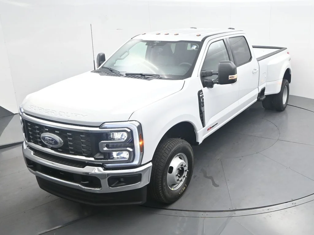 New 2026 Oxford White Ford F-350® XLT image 32
