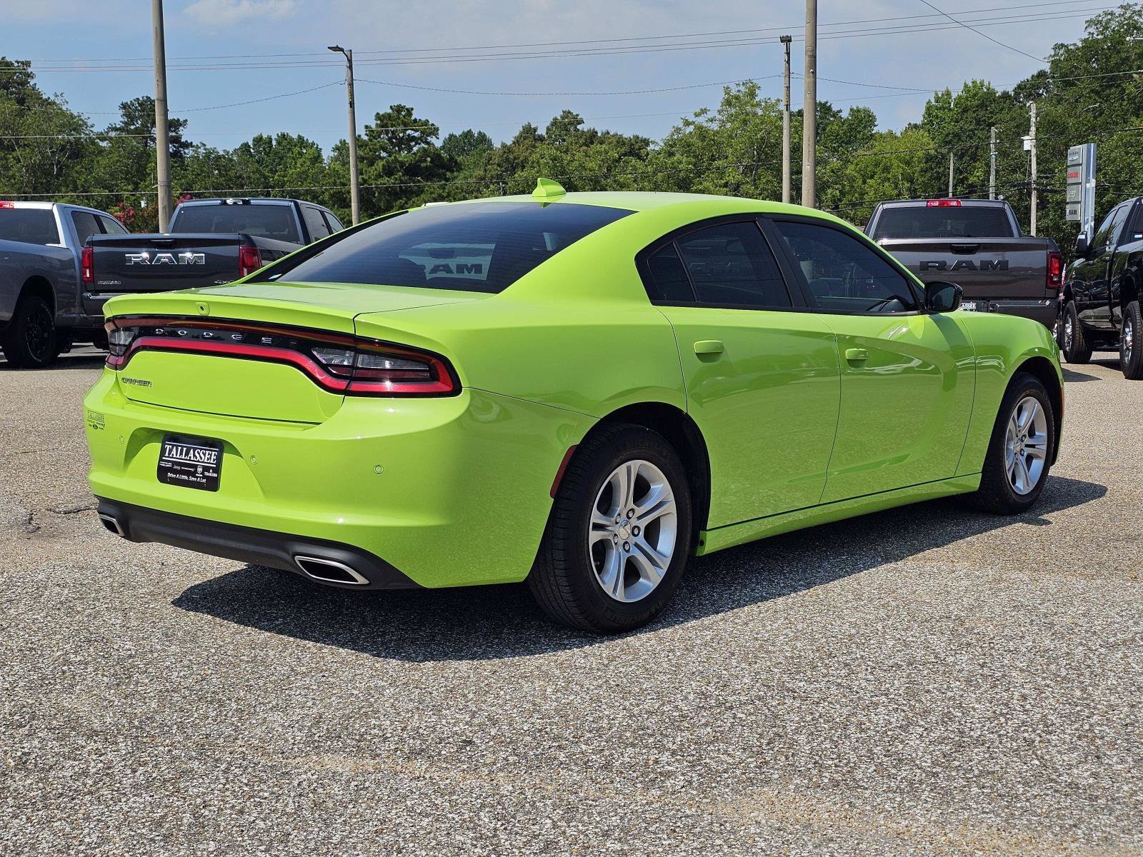 Used 2023 Sublime Metallic Clearcoat Dodge SXT image 8