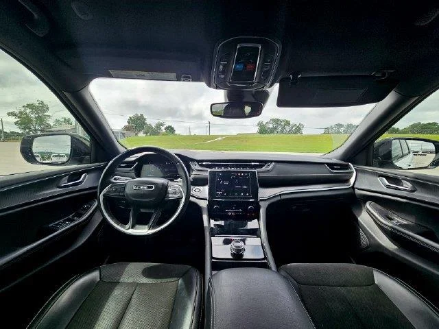 Used 2024 White Jeep Altitude image 12