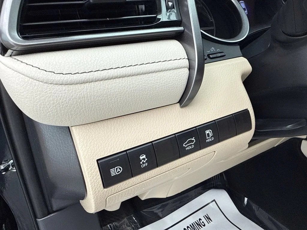 Used 2022 Black Toyota XLE image 19