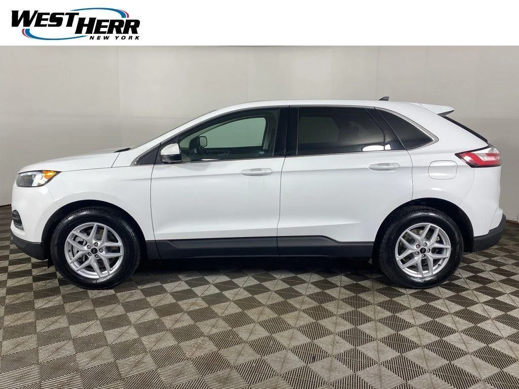 Used 2024 Oxford White Ford SEL image 25