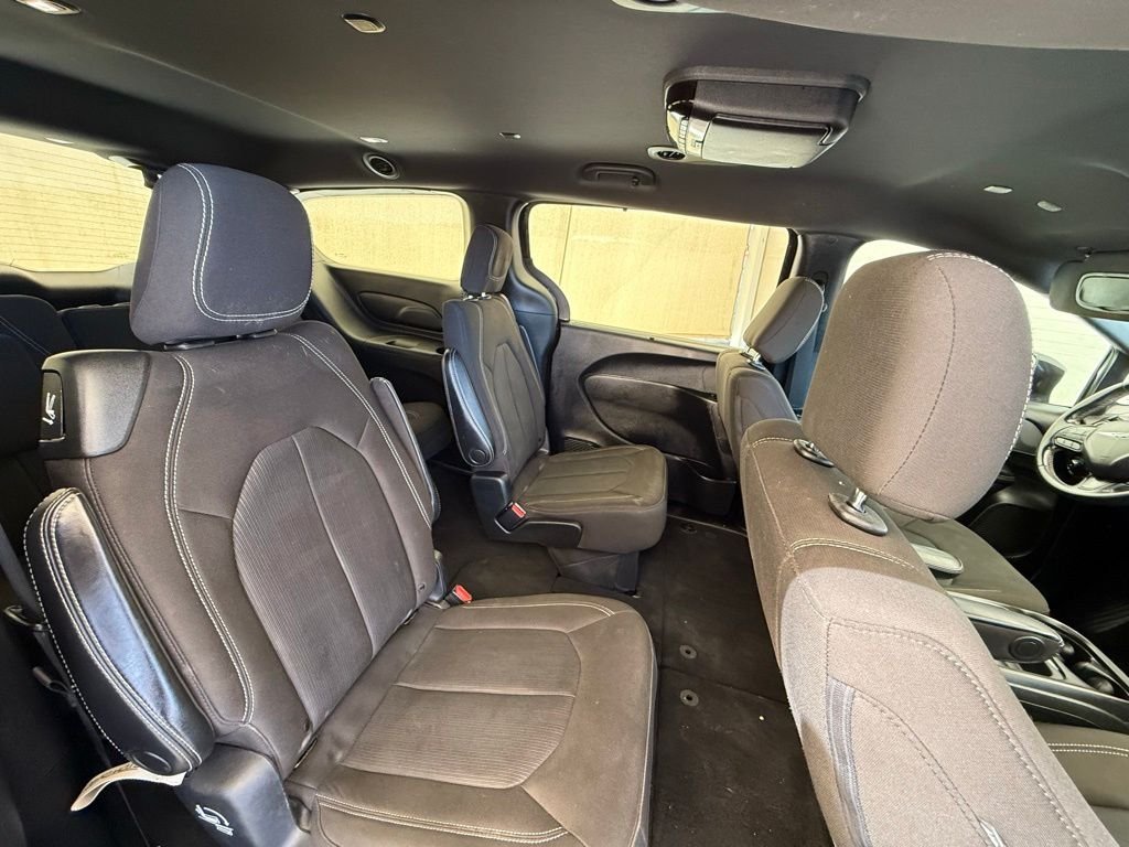 Used 2020 Brilliant Black Crystal Pearlcoat Chrysler Touring image 14