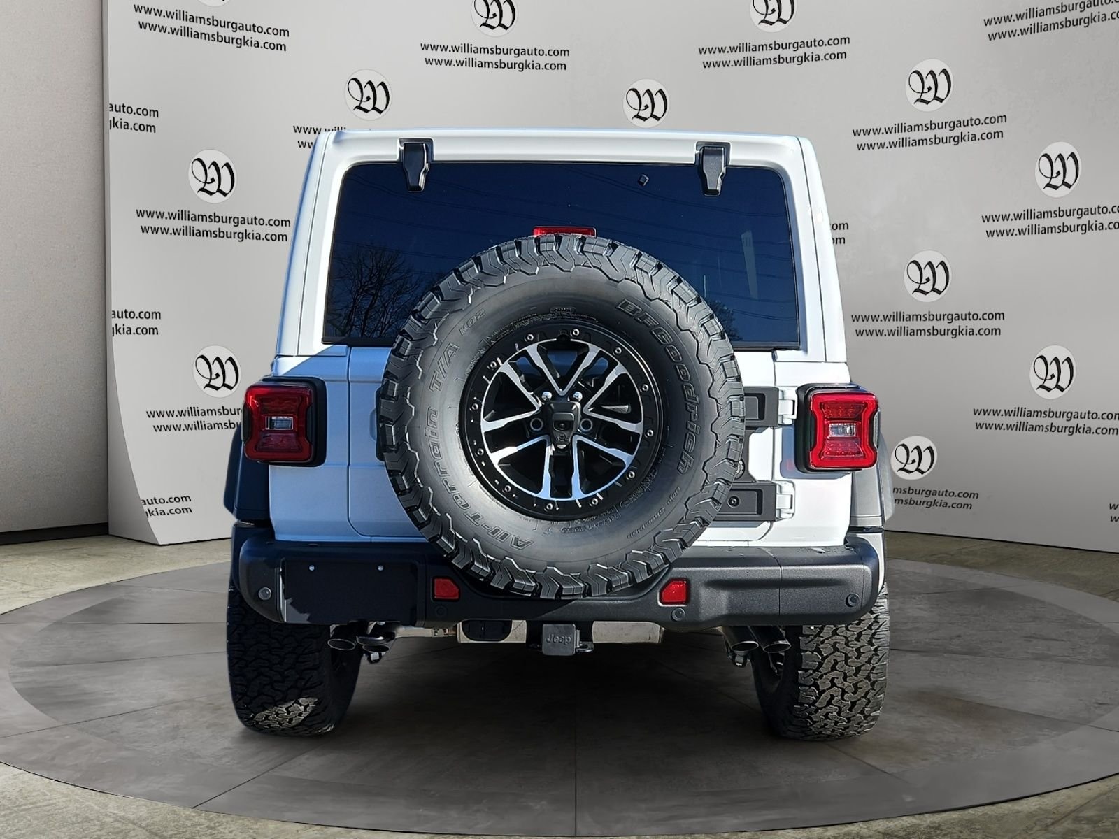 New 2026 Bright White Clear-Coat Exterior Paint Jeep Moab 392 image 4