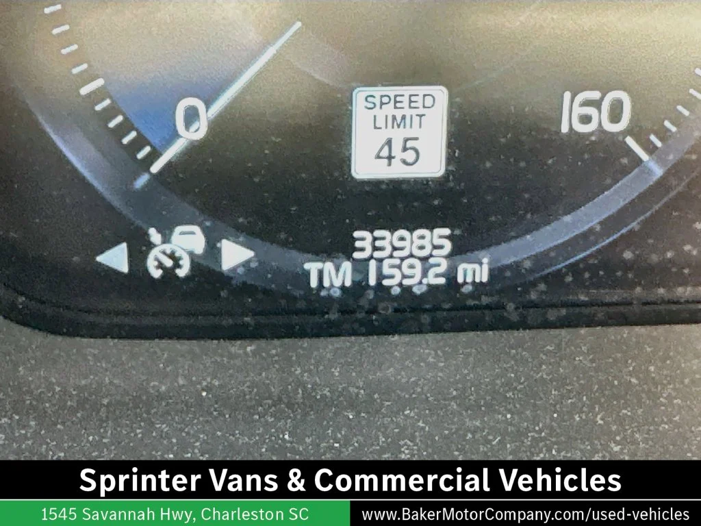 Used 2022 Crystal White Volvo T6 Momentum image 10