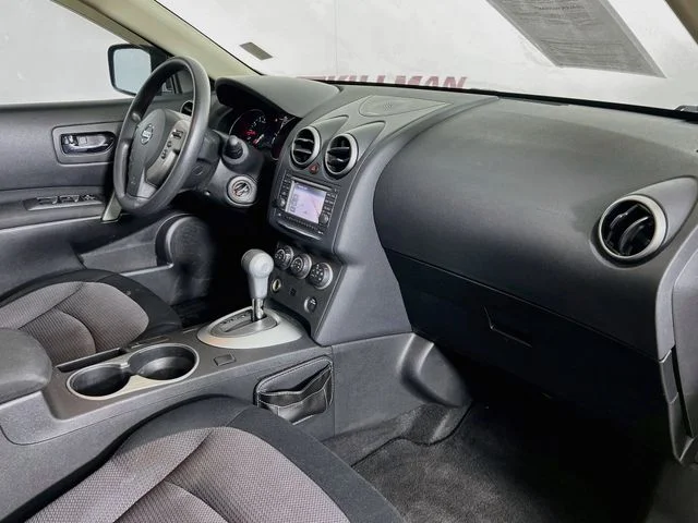 Used 2013 White Nissan SV image 36