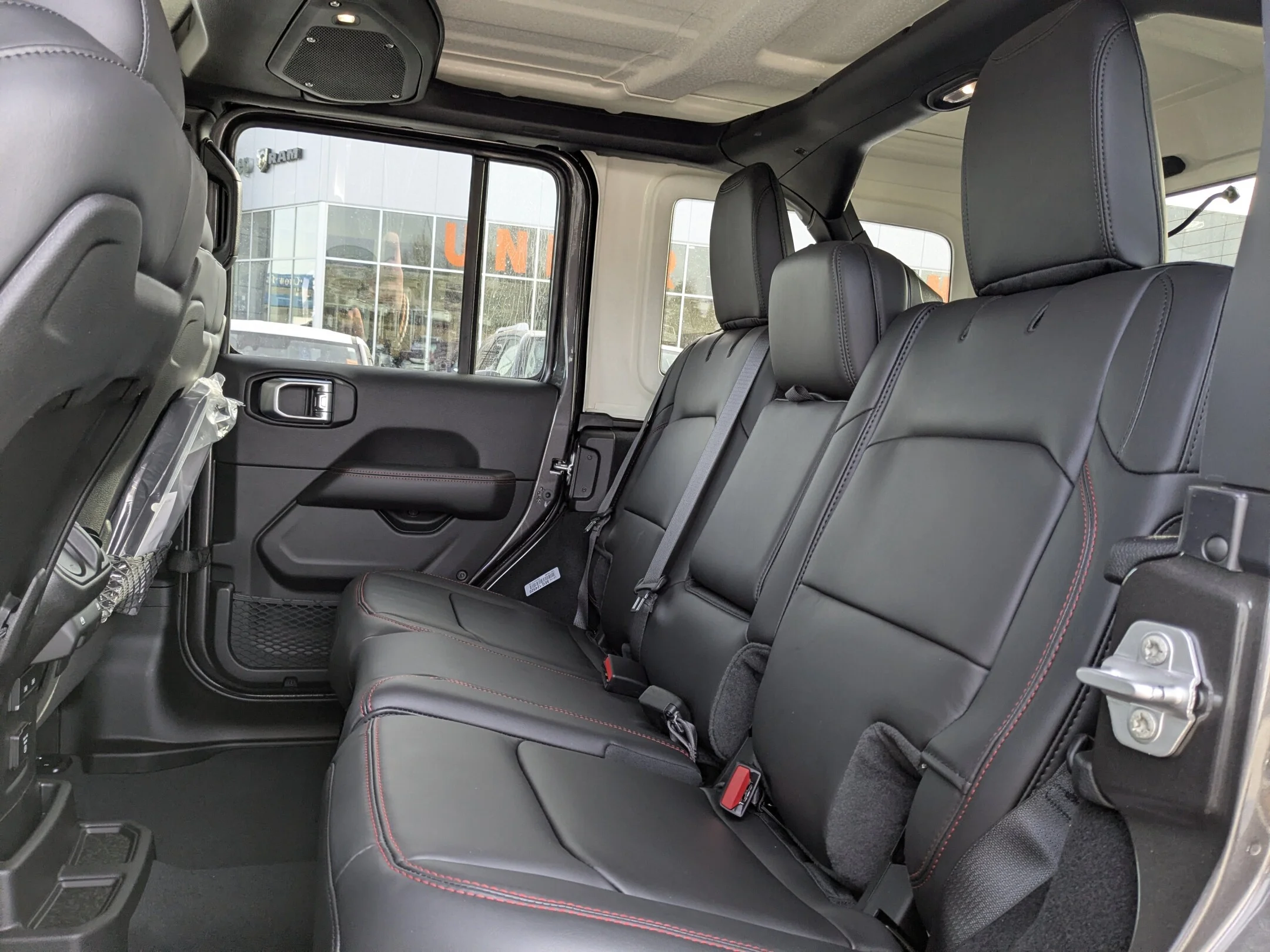 New 2026 Grey Jeep Rubicon - - 4x4 - Nappa Lthr - 3-Pc Hardtop - Safety Grp - 8- Spd Auto - Remote Start & More! image 25