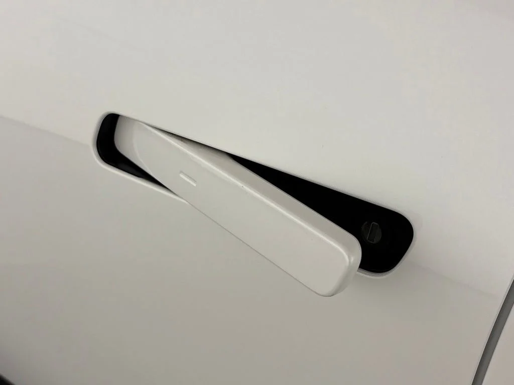 New 2027 Snow White Pearl / Black Roof Kia X-Line image 12