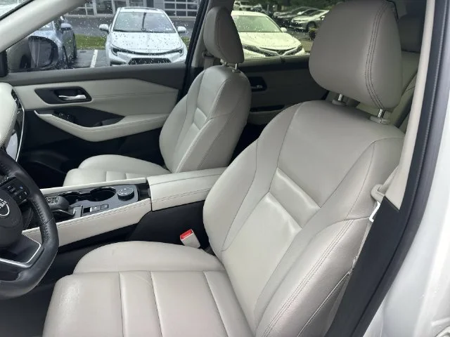 Used 2023 White Nissan SL image 21