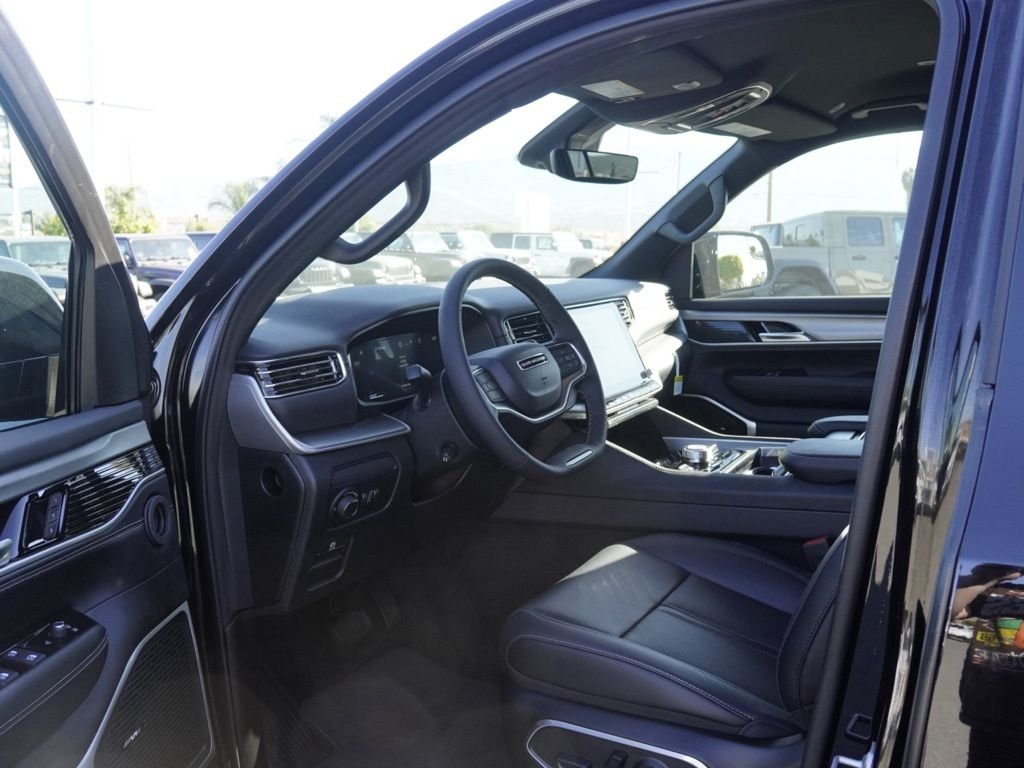 New 2026 High Gloss Black Exterior Paint Jeep Limited Altitude 4X4 image 19