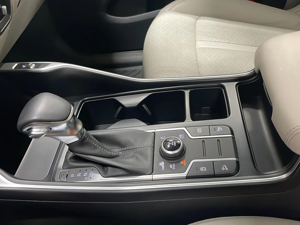 Used 2022 White Kia S X-LINE image 22