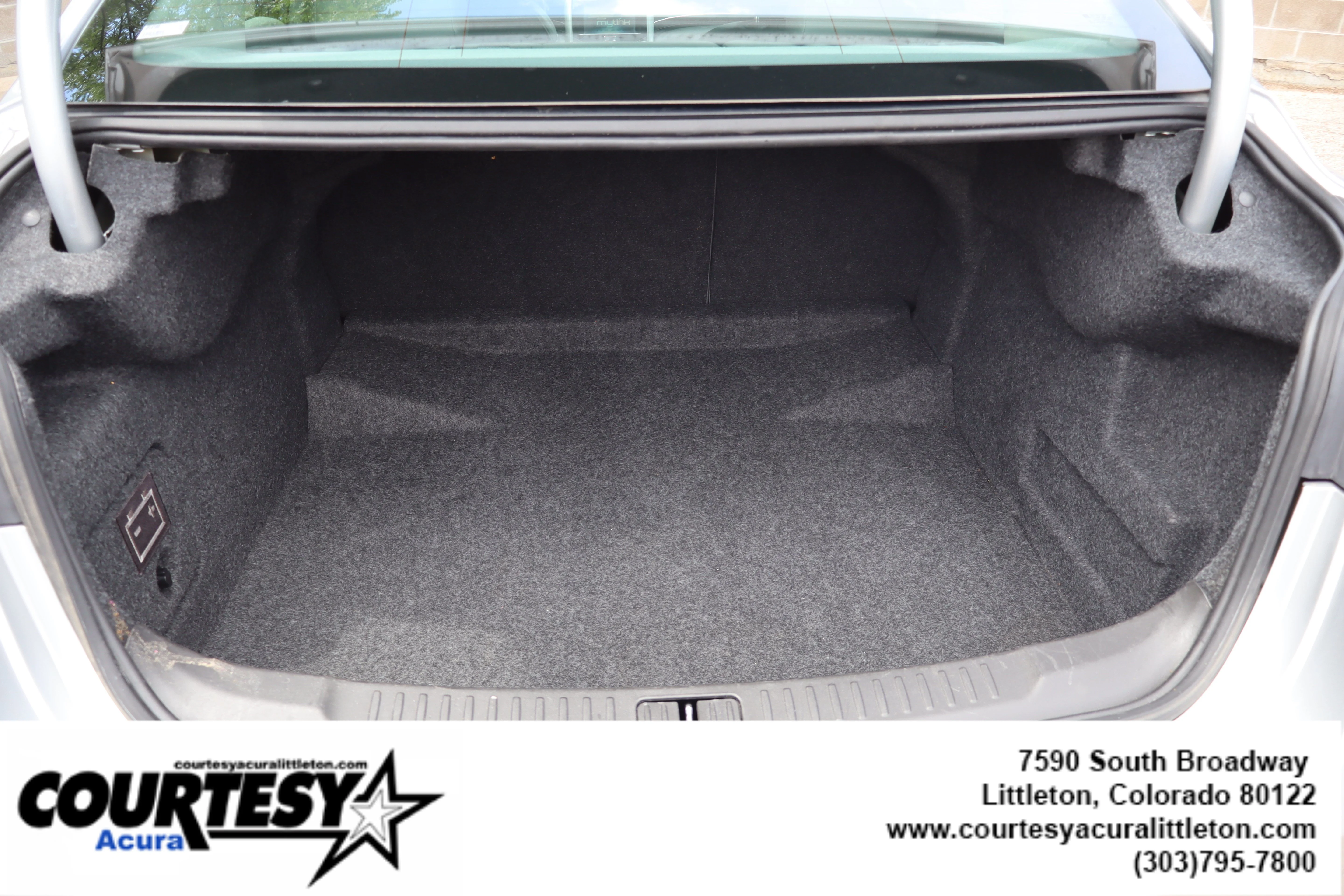 Used 2016 Silver Ice Metallic Chevrolet LT image 25
