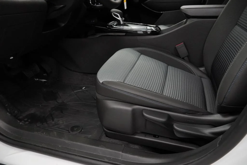 New 2026 Summit White Chevrolet LT image 22