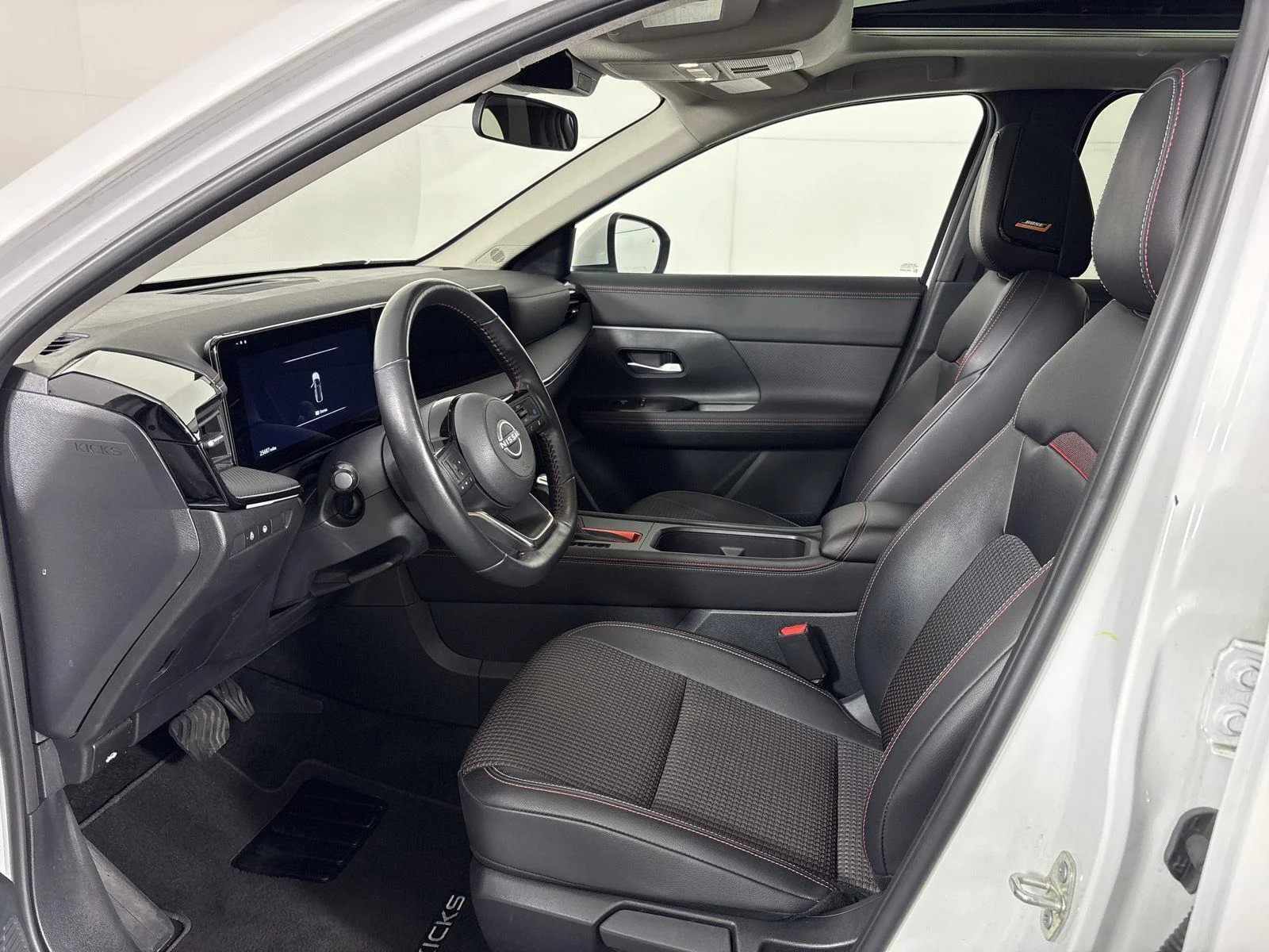 Used 2025 Aspen White Tricoat Nissan SR image 5