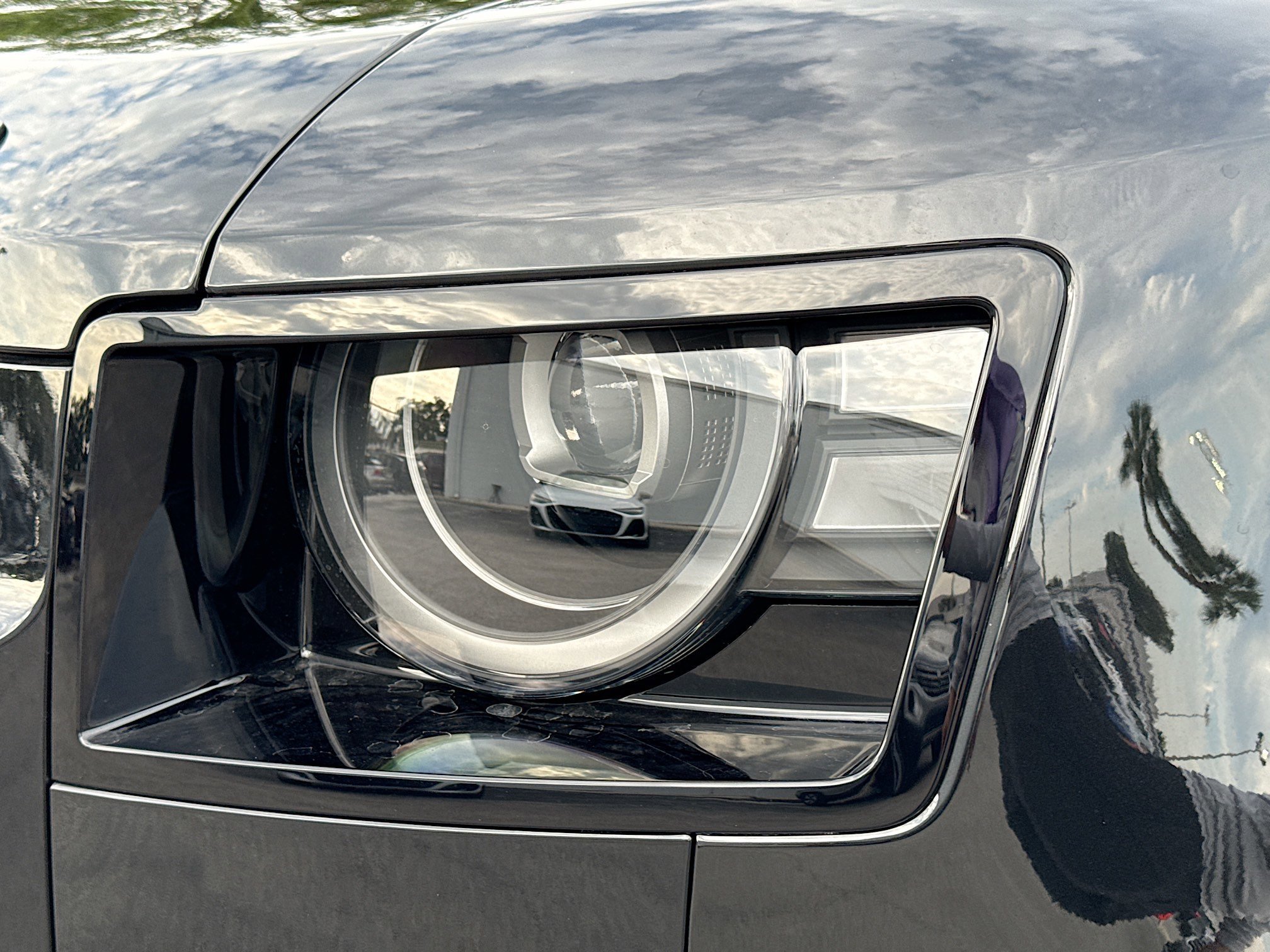 New 2026 Santorini Black Land Rover S image 9