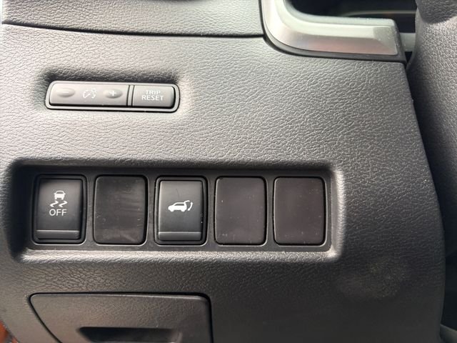 Used 2015 Orange Nissan SL image 27