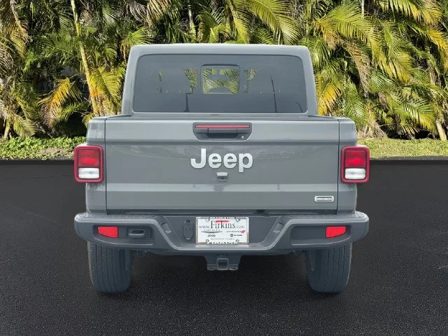 Used 2022 Gray Jeep Overland image 7
