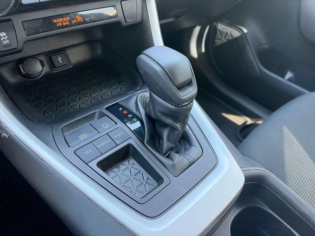 Used 2021  Toyota LE image 20