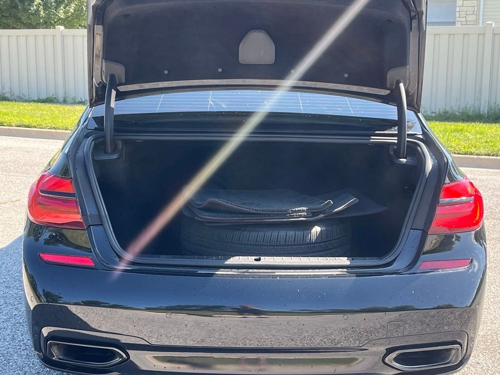 Used 2019 Black Sapphire Metallic BMW 750i xDrive image 29