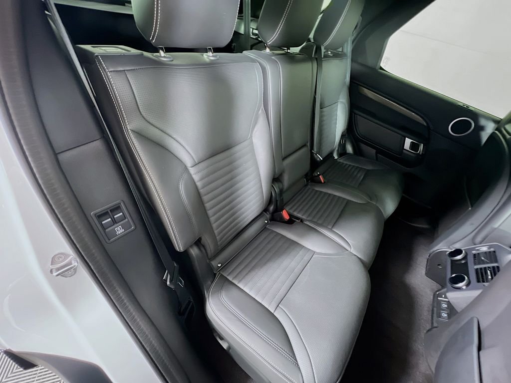 Certified Used 2025 Fuji White Land Rover Metropolitan Edition image 29