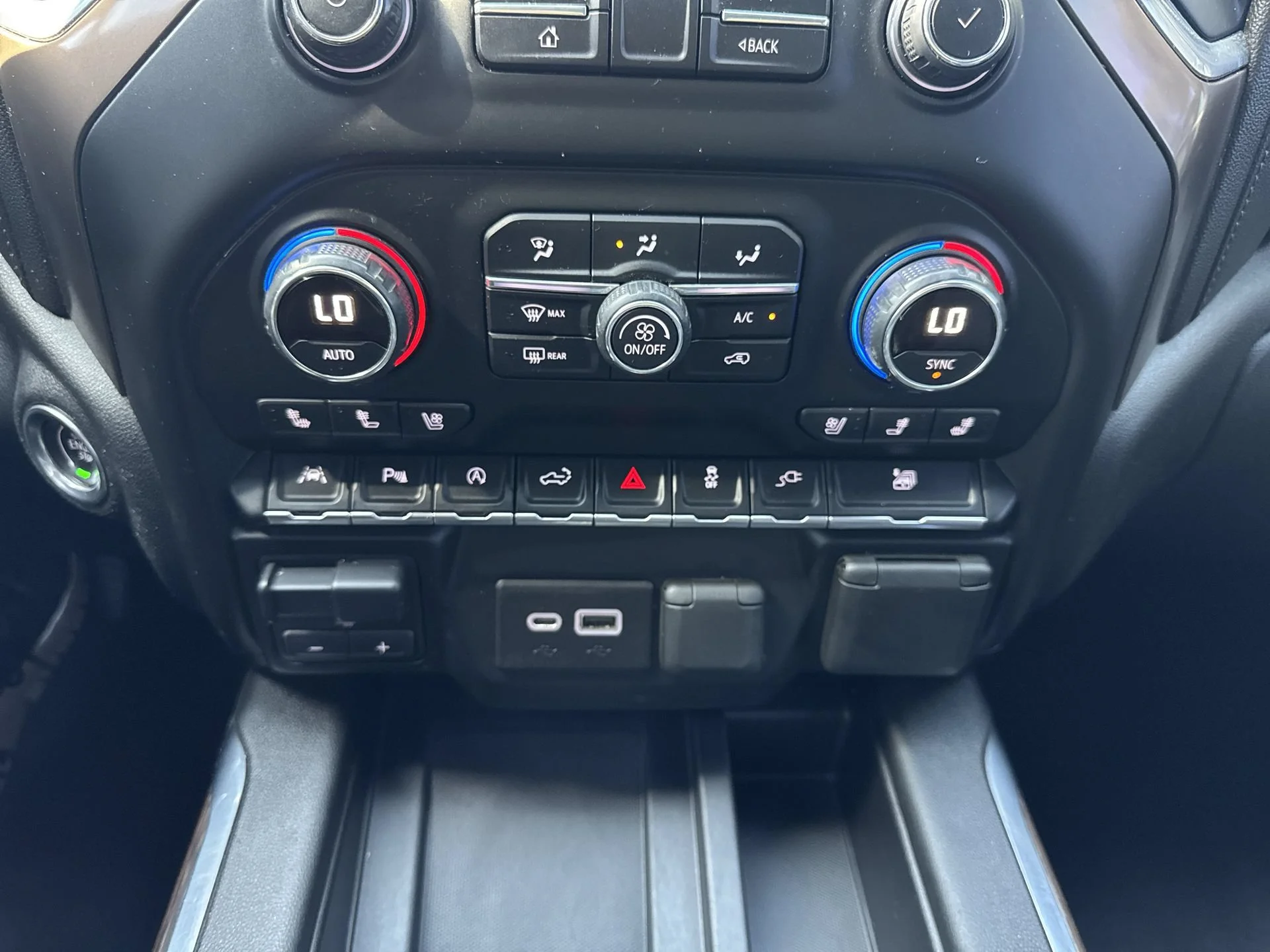 2019 Chevrolet Silverado 1500 High Country - Photo 18