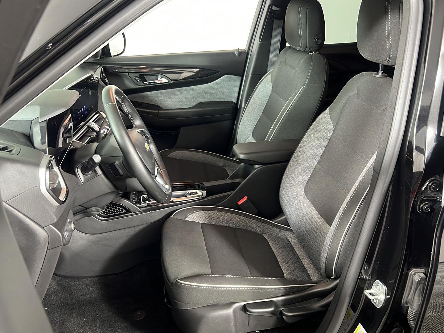 Used 2025 Mosaic Black Metallic Chevrolet LT image 12