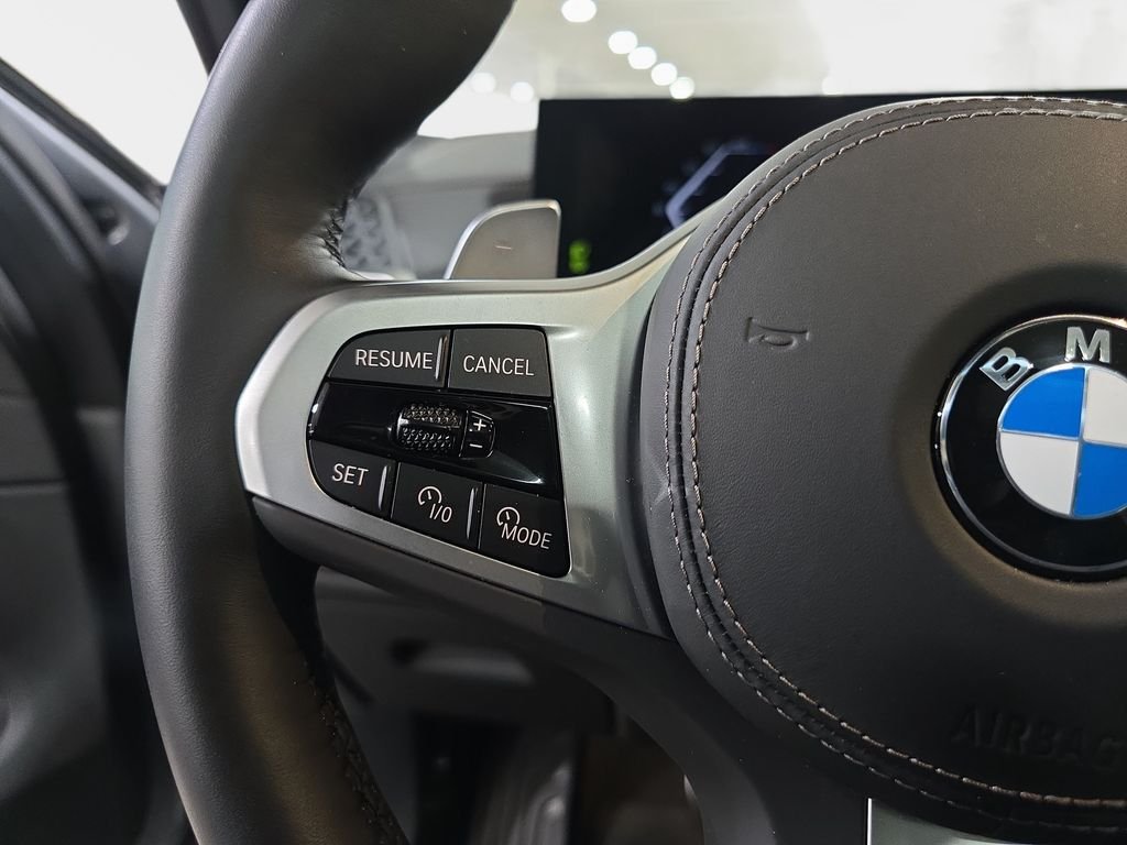Used 2026 Skyscraper Grey Metallic BMW xDrive40i image 20