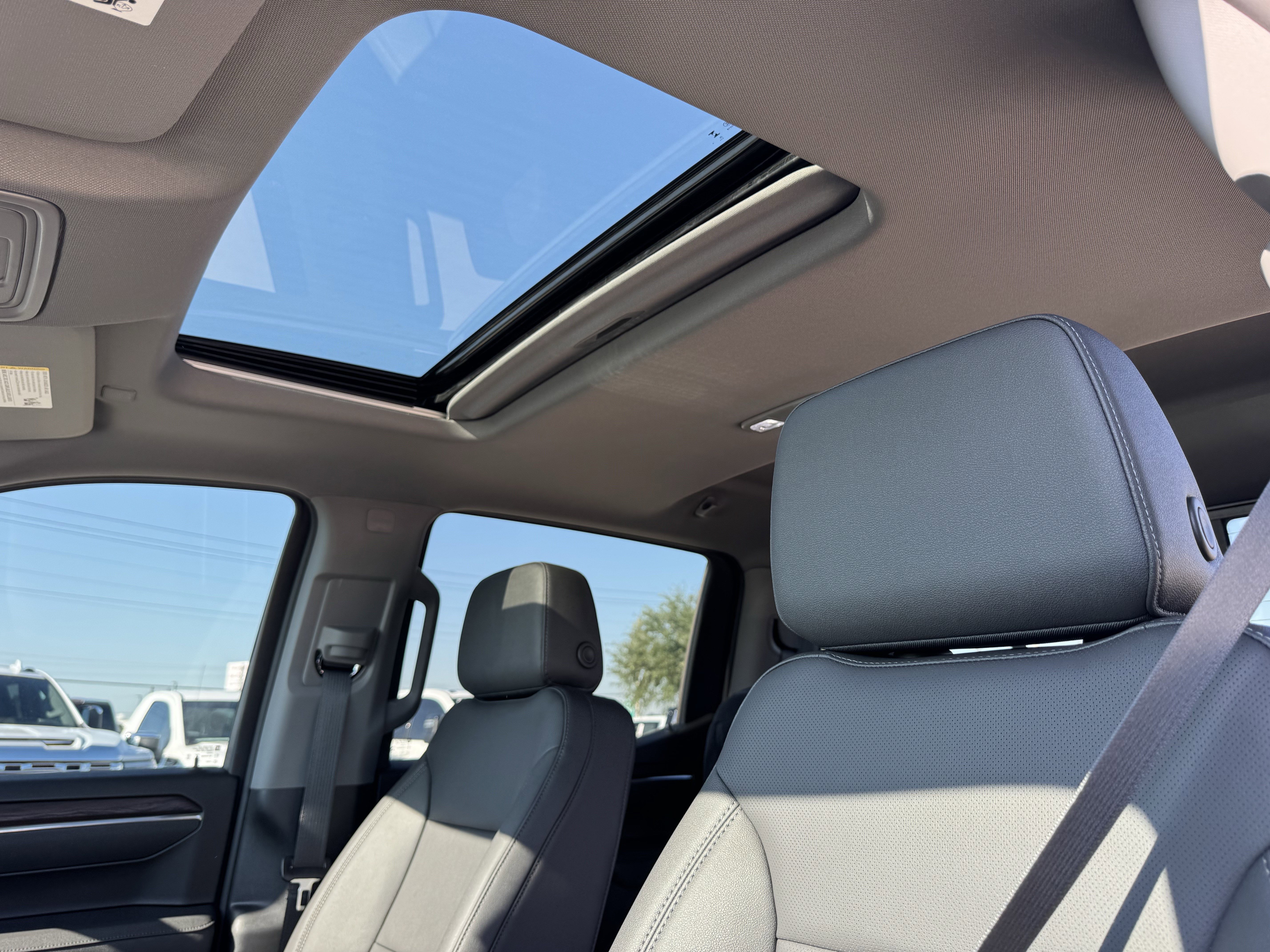2026 GMC Sierra 1500 SLT - Photo 21