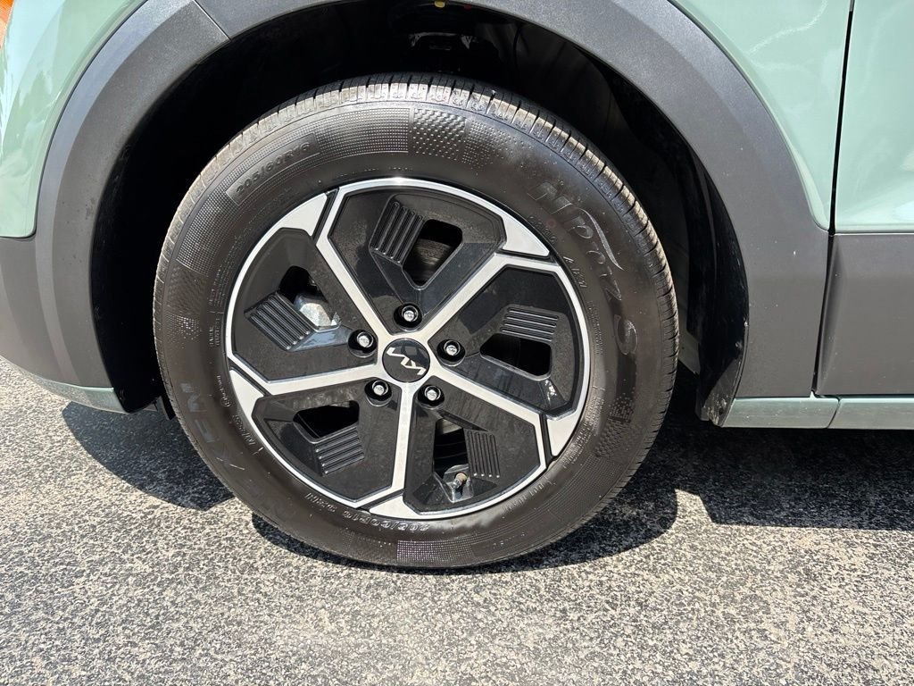Used 2025 Green Kia EX image 10