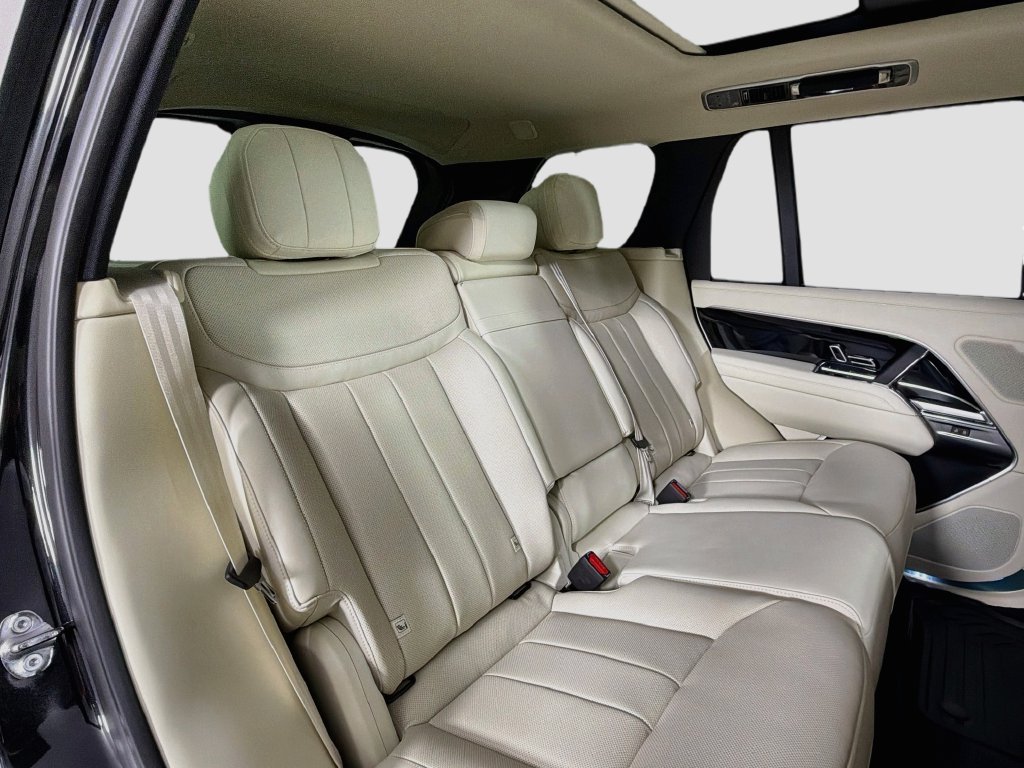 New 2027 Santorini Black Land Rover SE image 29