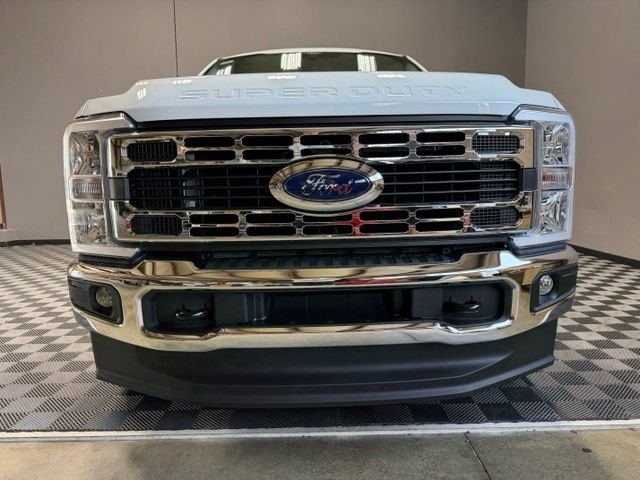 New 2026 Oxford White Ford F-250® XLT image 3