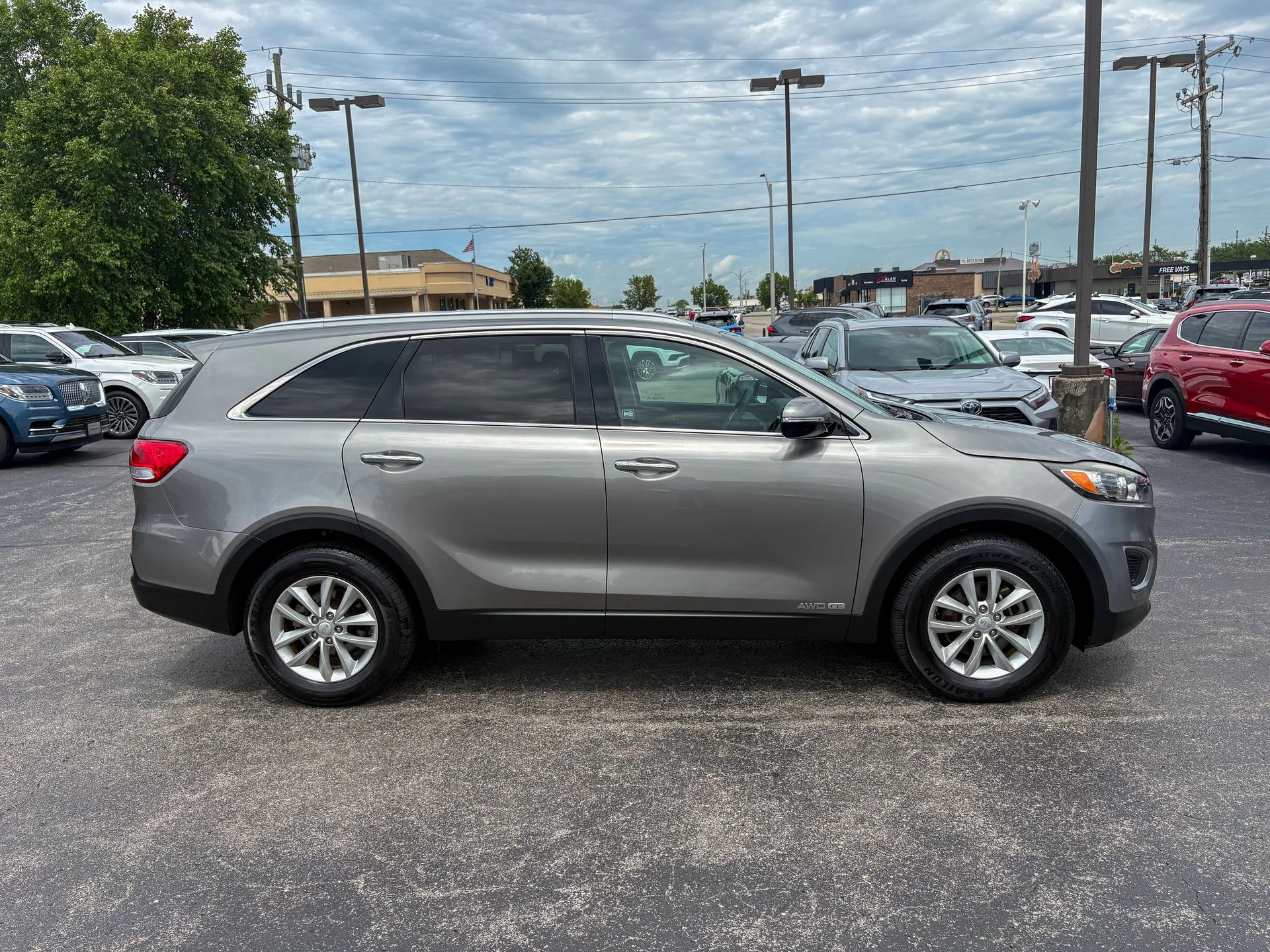 Used 2018 Silver Kia LX image 17