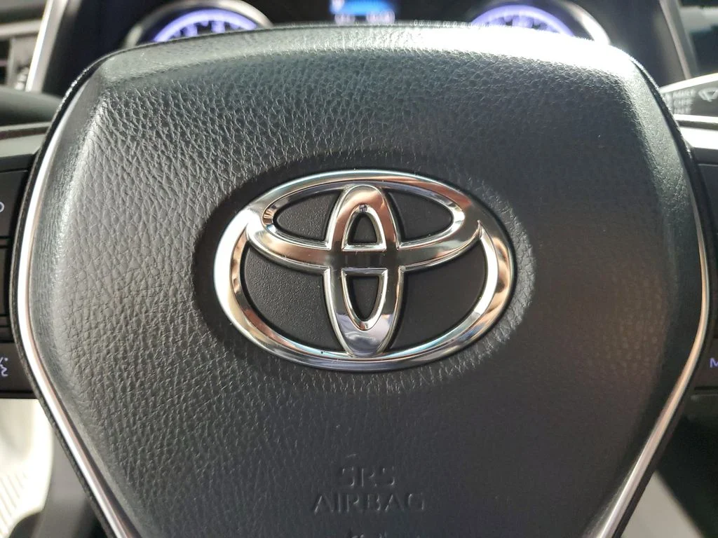 Used 2020 White Toyota LE image 20