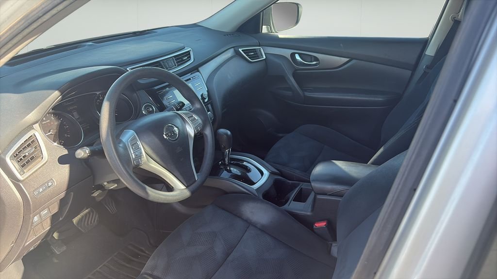 Used 2014 Silver Nissan SV image 9