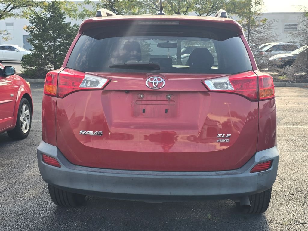 Used 2013 Red Toyota XLE image 6