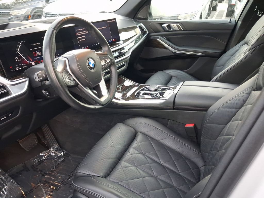 Used 2024 White BMW sDrive40i image 16