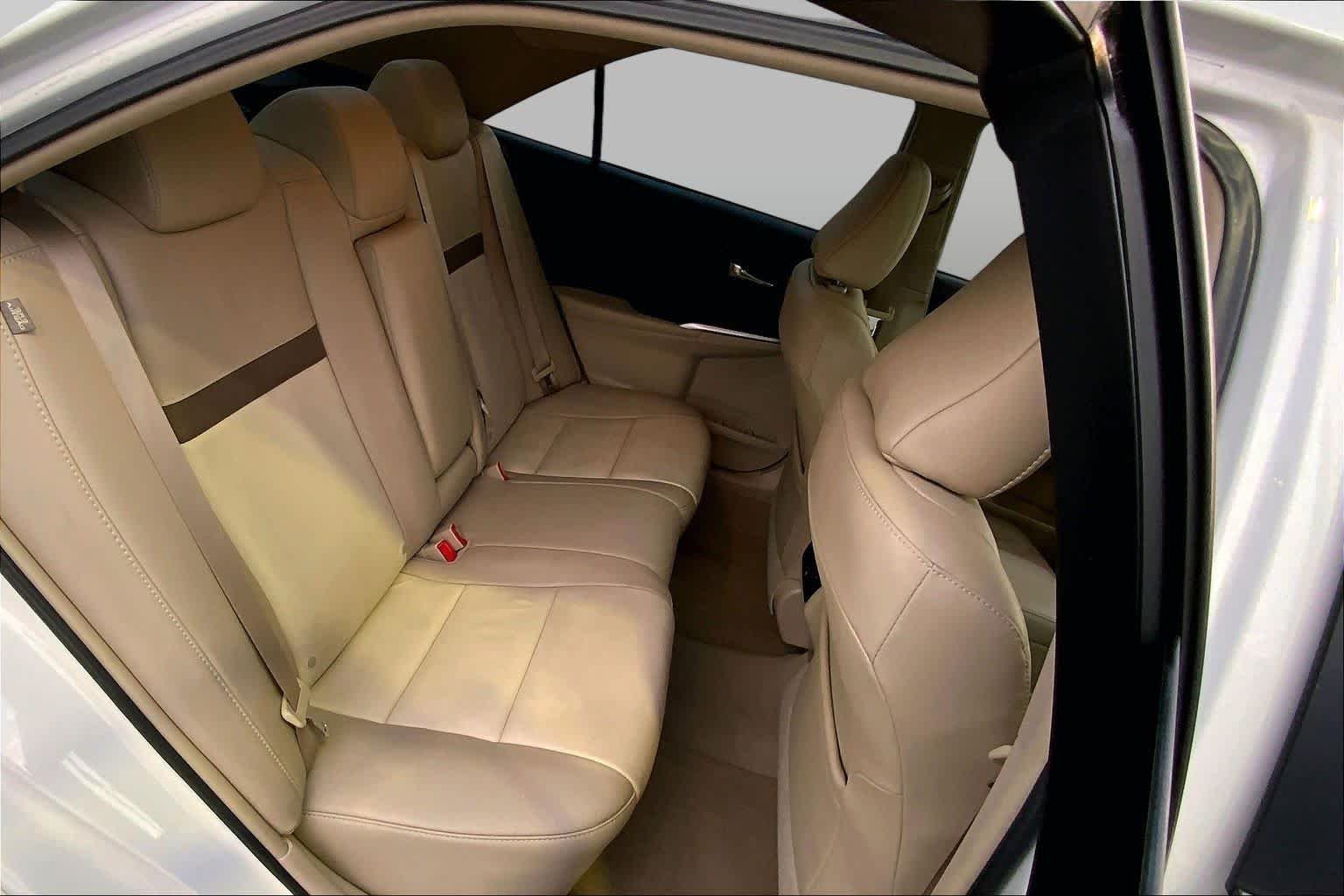 Used 2014 Blizzard Pearl Toyota XLE image 18