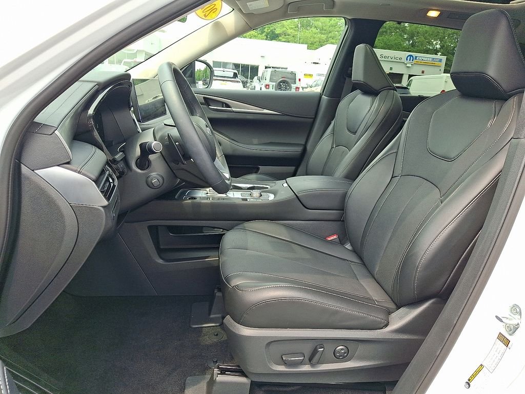 Used 2026 White INFINITI LUXE image 15