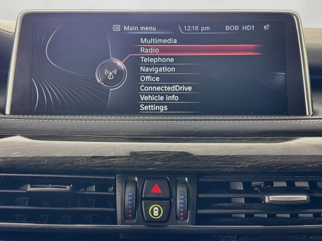 Used 2016 Mineral Silver Metallic BMW xDrive40e image 19