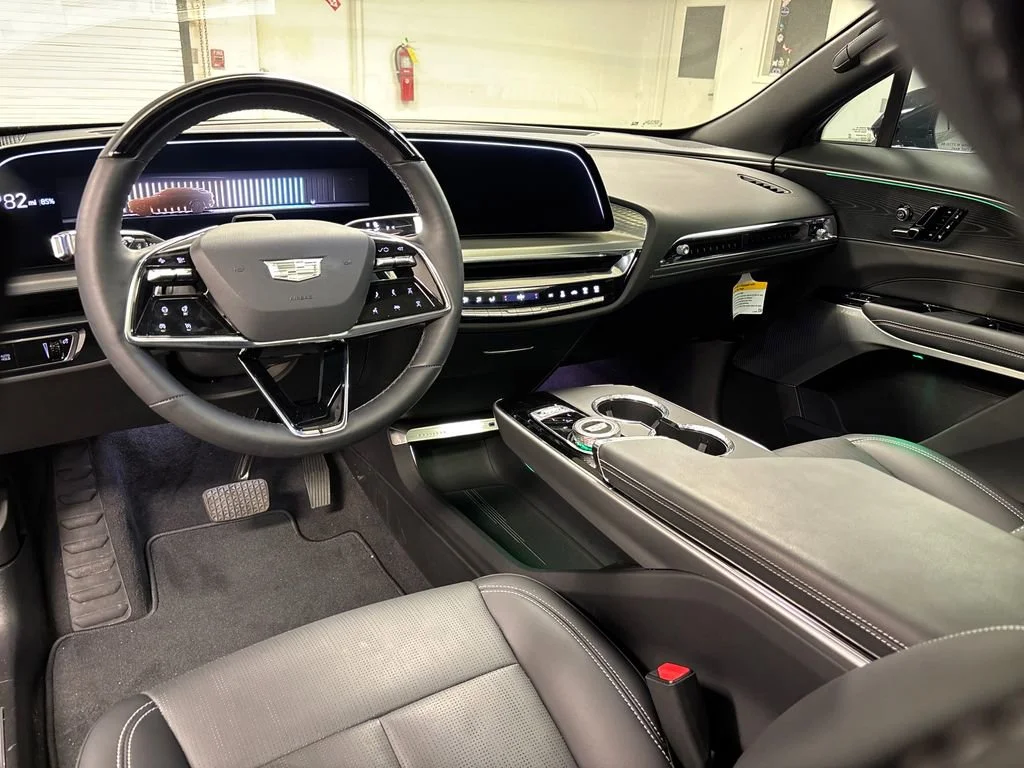 2025 Cadillac LYRIQ Luxury 2 - Photo 33