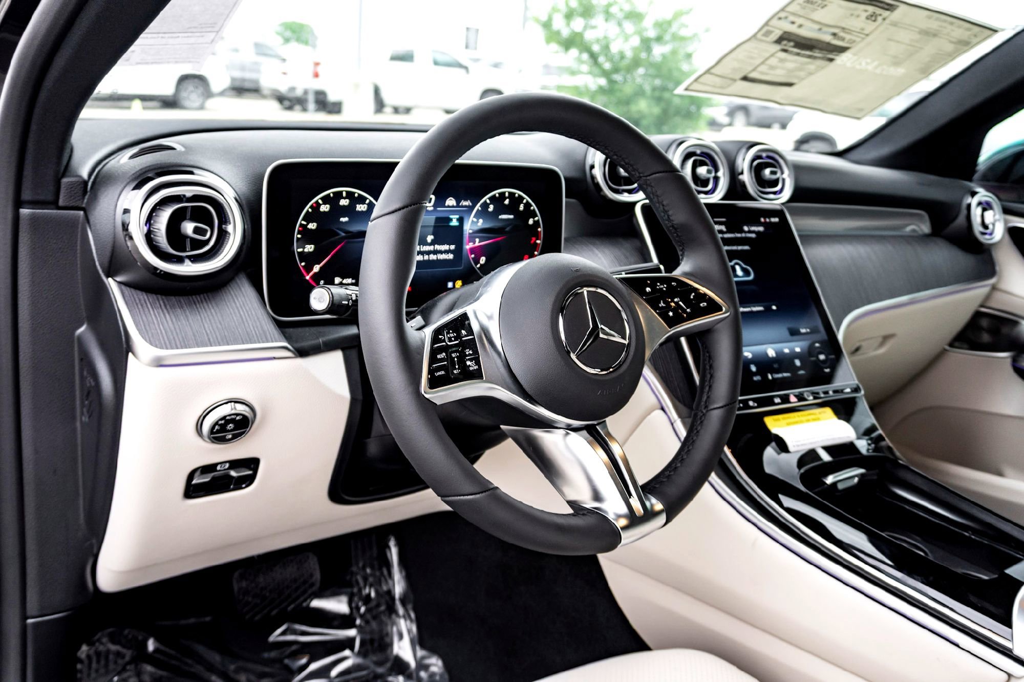 New 2026 Obsidian Black Metallic Mercedes-Benz GLC 300 image 35