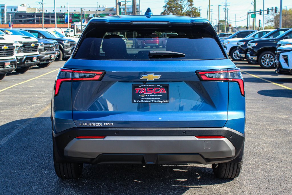 2027 Chevrolet Equinox LT - Photo 8