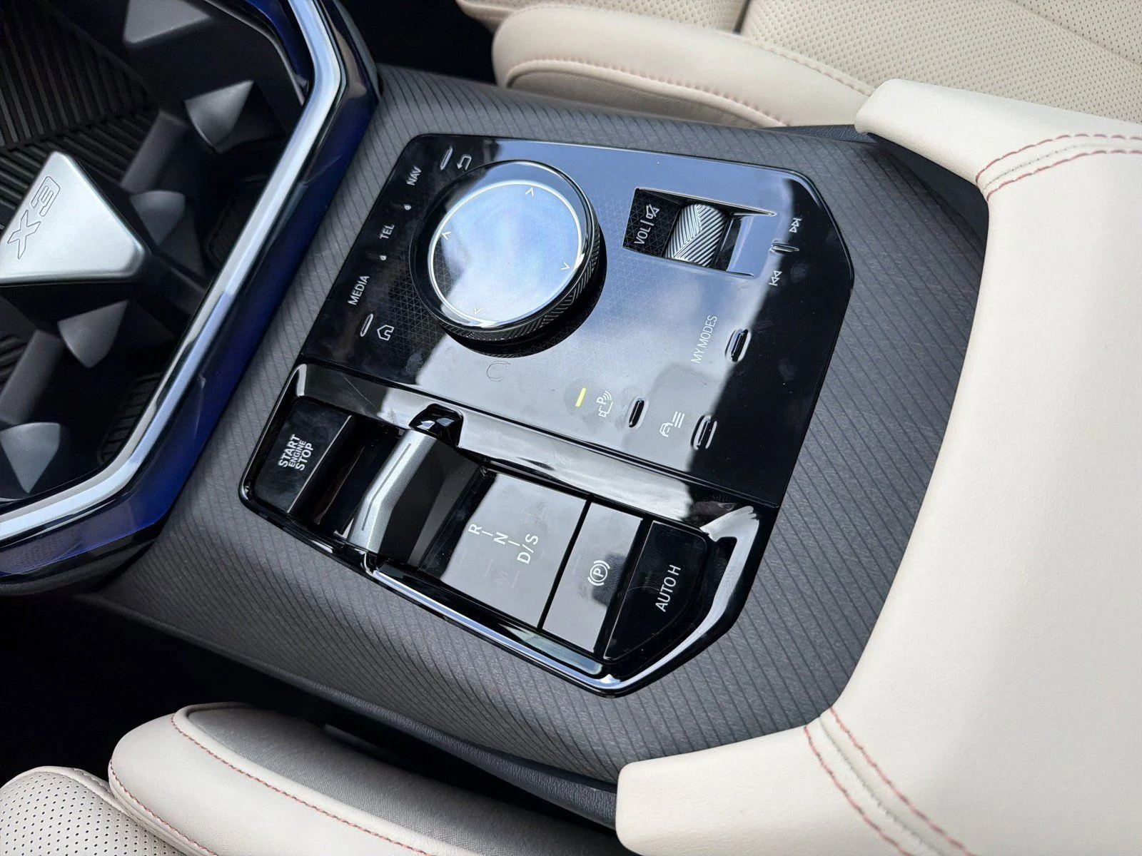 New 2026 Mineral White Metallic BMW 30 xDrive image 23
