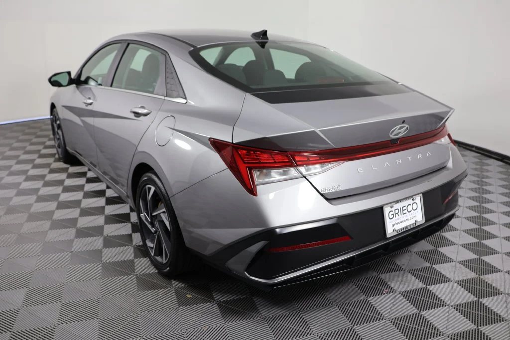 Used 2025 Fluid Metal Hyundai SEL Convenience image 6