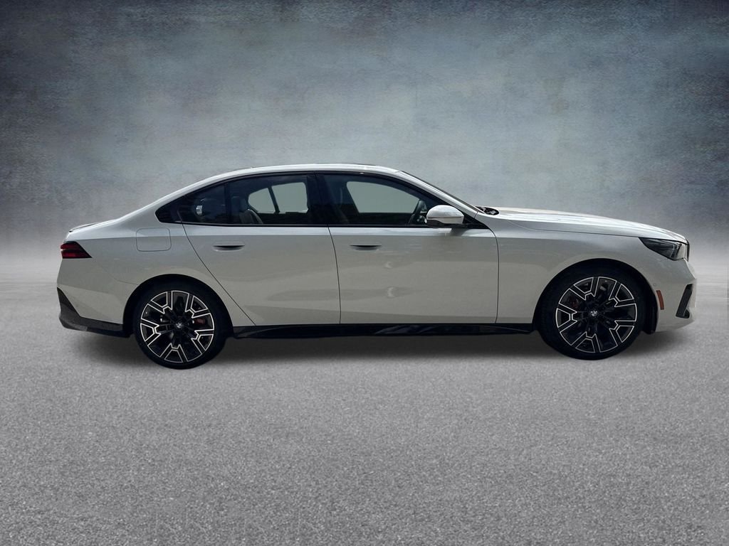 Used 2027 White BMW 530i xDrive image 7