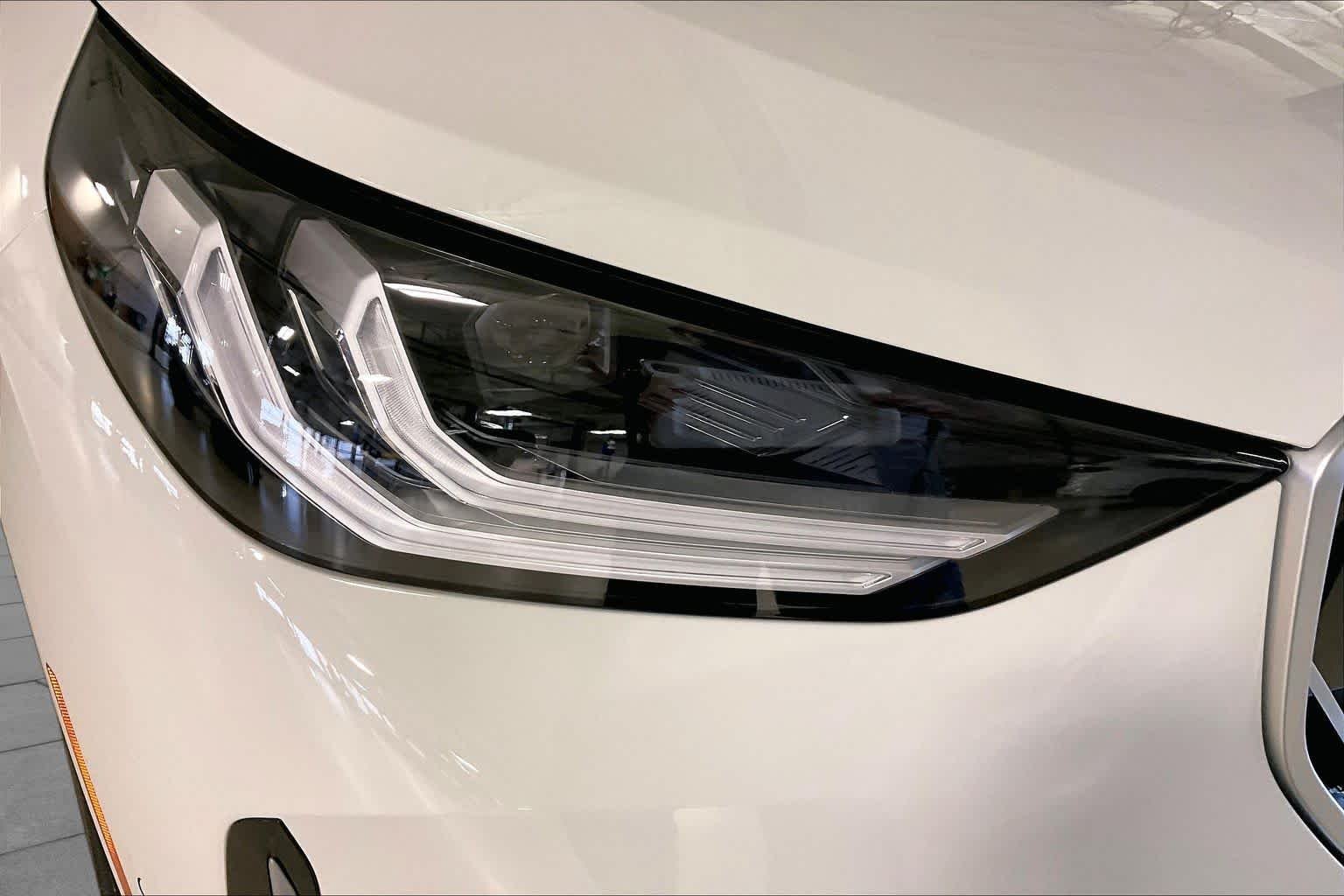 New 2026 Alpine White BMW 30 xDrive image 13